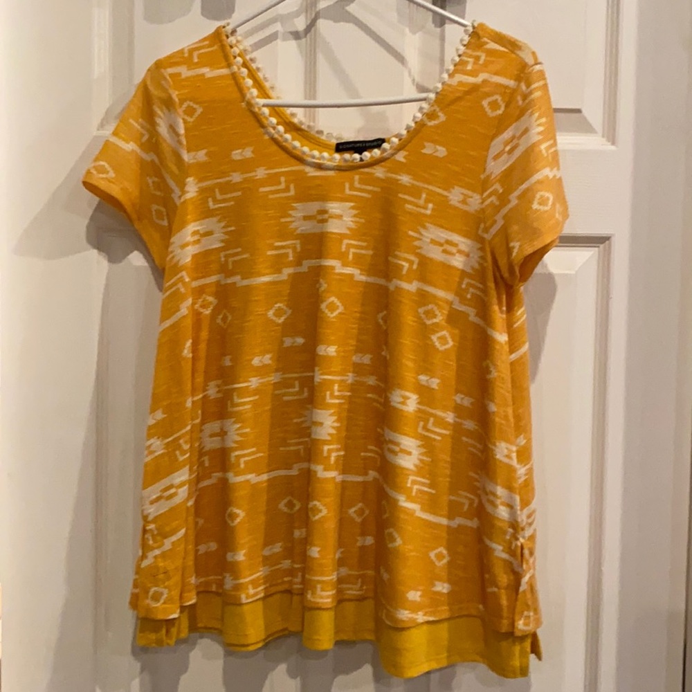Women’s top. Like new. Smoke free home.